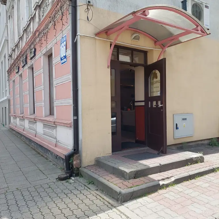 Wejście do Baru Kot od ulicy Zwycięstwa